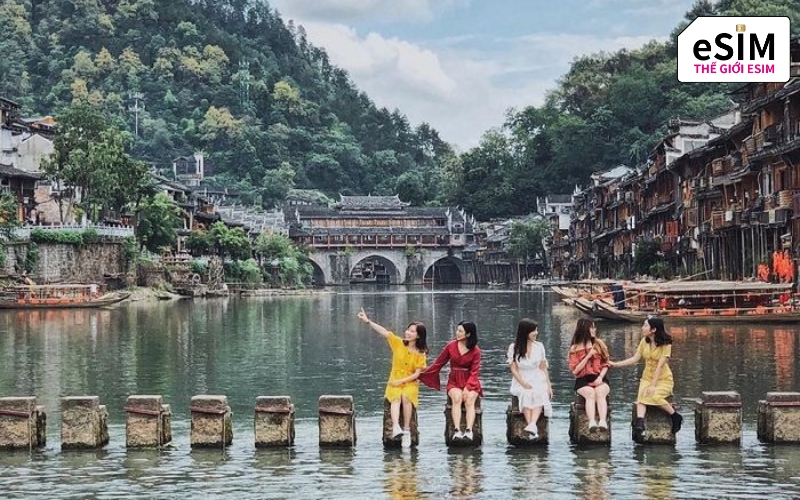 Tháng 5 là thời điểm vàng du lịch Trung Quốc với tiết trời dịu mát, cảnh sắc rực rỡ